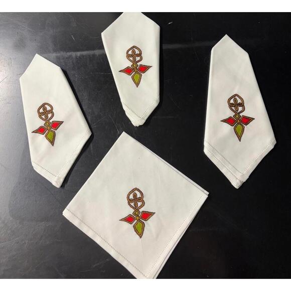 Set of 11 Embroidered White Napkins - Picture 1 of 5